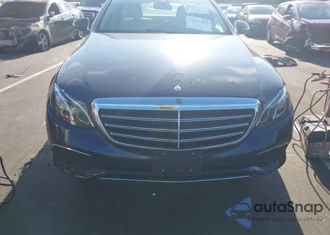 2018 Mercedes-Benz E 300 4Matic z USA, uszkodzony, nr VIN WDDZF4KB9JA362051